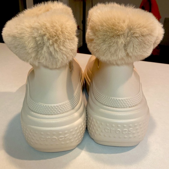 CROCS Stomp ‘Fur’ Lined Platform Boots Color Stucco Sz 10 NWOT - Picture 6 of 16
